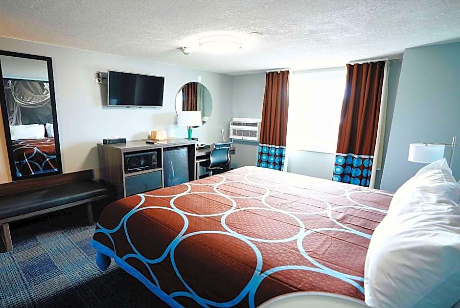 Super 8 by Wyndham Pueblo