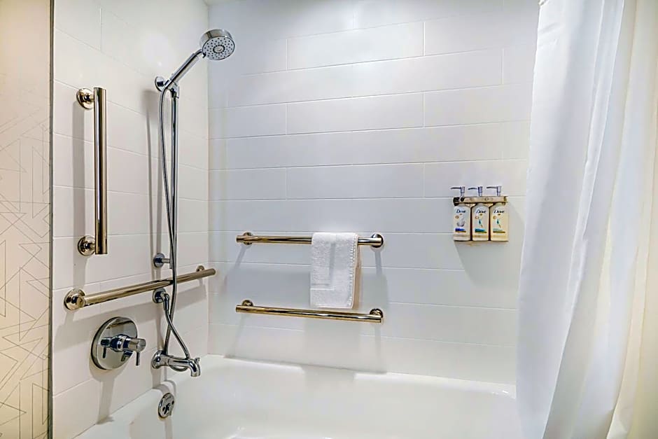 Holiday Inn Express & Suites Buffalo Airport By IHG