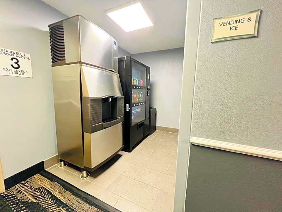 AmericInn by Wyndham Glendale/Milwaukee