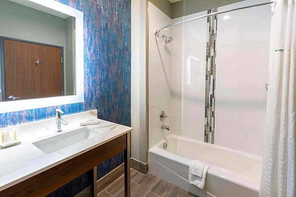 La Quinta Inn & Suites by Wyndham Dallas - Frisco Stadium