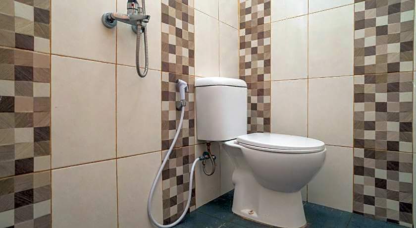 RedDoorz Syariah near Kota Cinema Mall Jatiasih