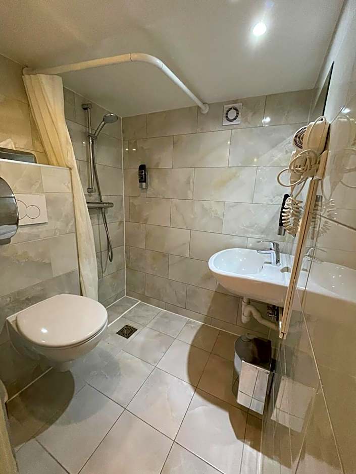 Budget Hotel Damrak Inn