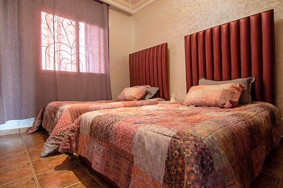 2BR Sunset Pool Beach 6 min Parking & WiFi