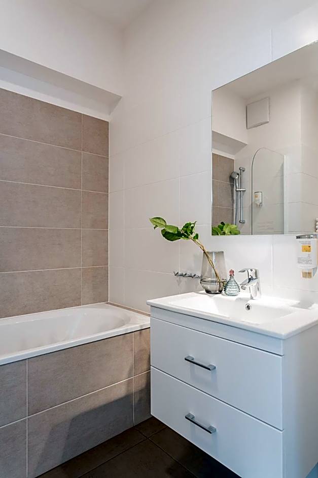 Deluxe Apartments by The Railway Station Wroclaw