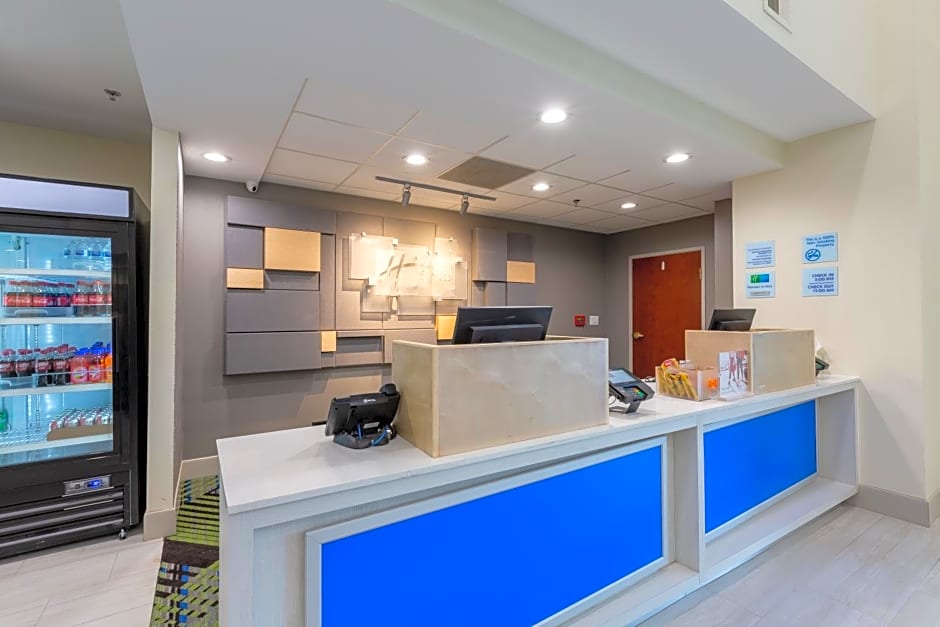 Holiday Inn Express & Suites Arlington North - Stadium Area