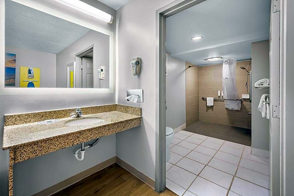 Days Inn by Wyndham Raleigh Midtown