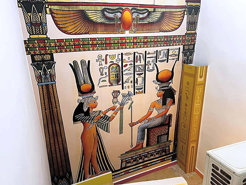 2 Jana Pyramids view inn