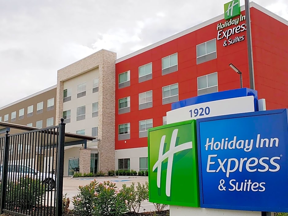 Holiday Inn Express & Suites - Houston IAH - Beltway 8, an IHG Hotel