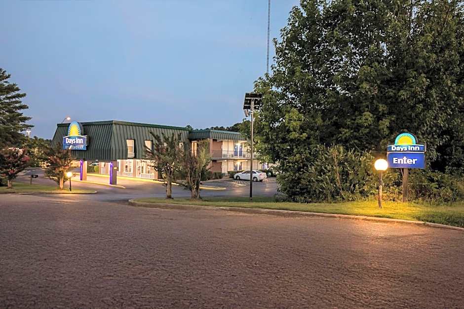 Days Inn by Wyndham Seneca