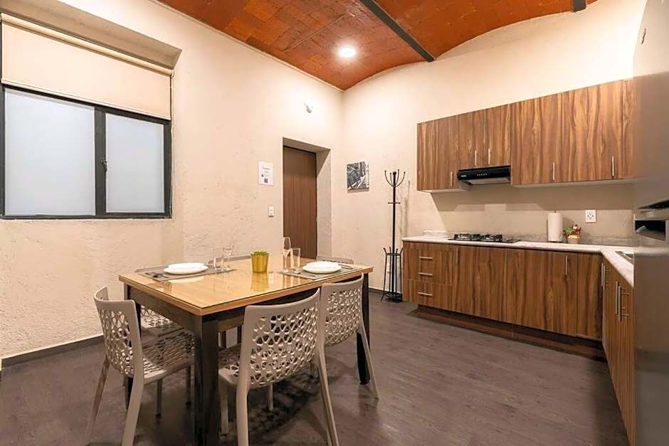 205 Zocalo Cathedral 2bdrmB 2Bath fits 10 AC Apt