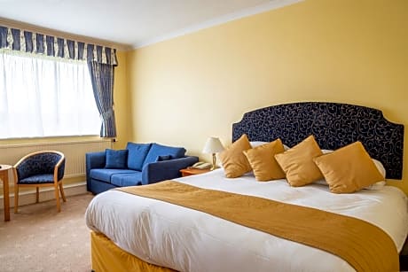 Superior Queen Room with Queen Bed - Non-Smoking