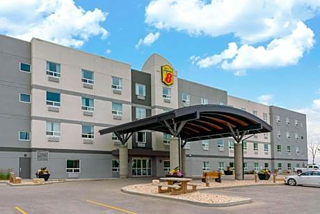 Super 8 by Wyndham Winnipeg East MB