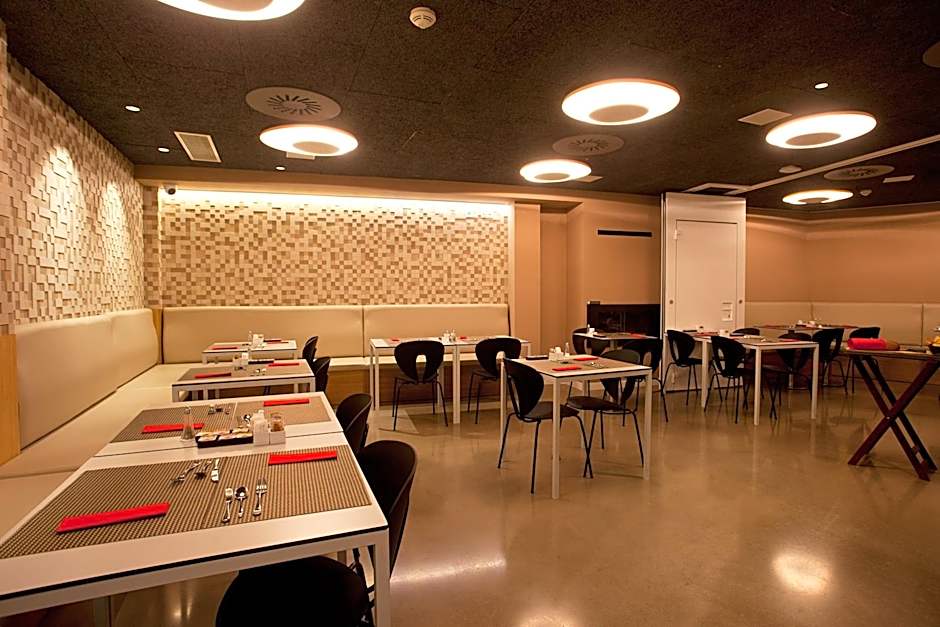 Hotel Pompaelo Plaza del Ayuntamiento & Spa