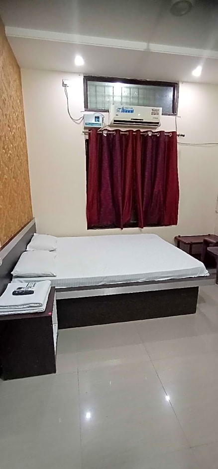 OYO Flagship Shri Anasuya Datt Lodge