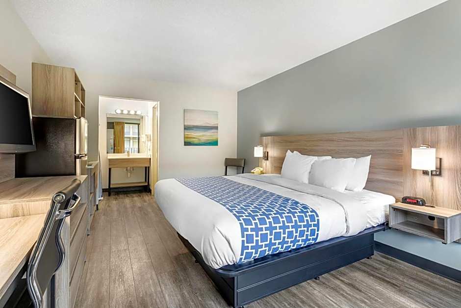 Photo 1 of 4 of Efficiency 1 King Bed, Accessible