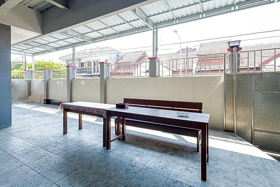 RedDoorz near Universitas Wijaya Kusuma Surabaya 2