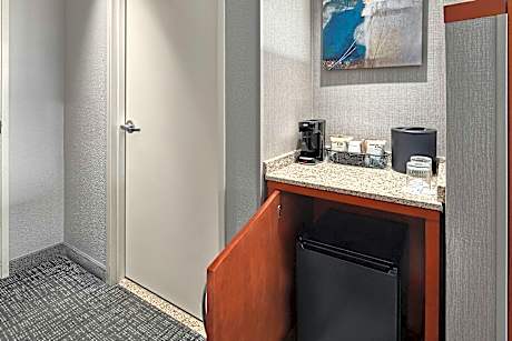 Queen Room with Two Queen Beds, Courtyard Access and Roll-In Shower - Mobility Access/Hearing Accessible