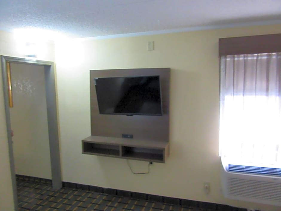 Quality Inn & Suites Near Six Flags East