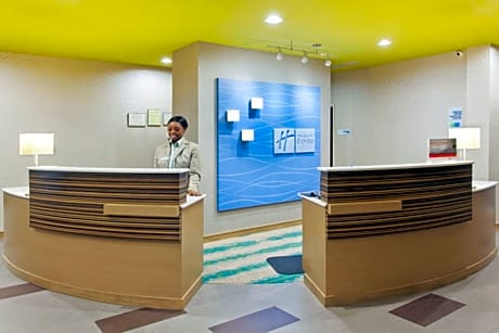 Holiday Inn Express & Suites Warner Robins North West, an IHG Hotel