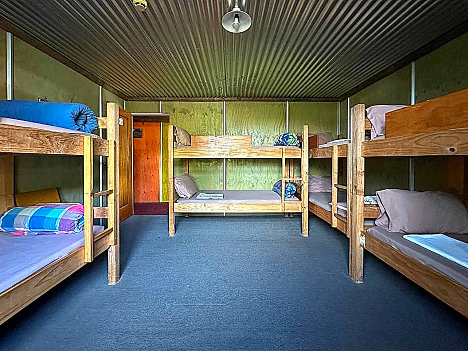 The Crossing Lodge & Backpackers