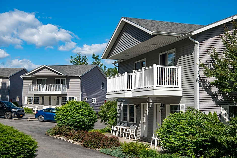 Adirondack Retreat Inn & Suites