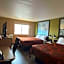 Super 8 by Wyndham Topeka/Wanamaker RD/I-70
