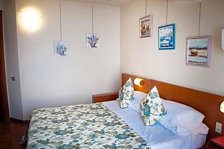 Single Room with Lake View