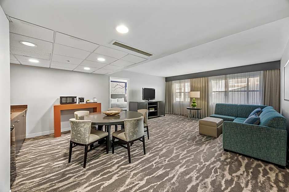 DoubleTree Suites by Hilton Hotel Huntsville South