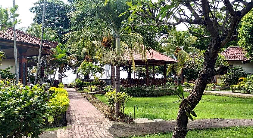 Lovina Beach Hotel