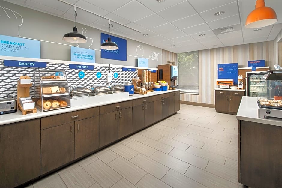 Holiday Inn Express Boston North-Woburn, an IHG Hotel
