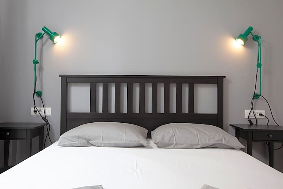 SUBTUB Hostel Makarska