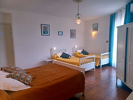 Quadruple Room (2 Adults + 2 Children)