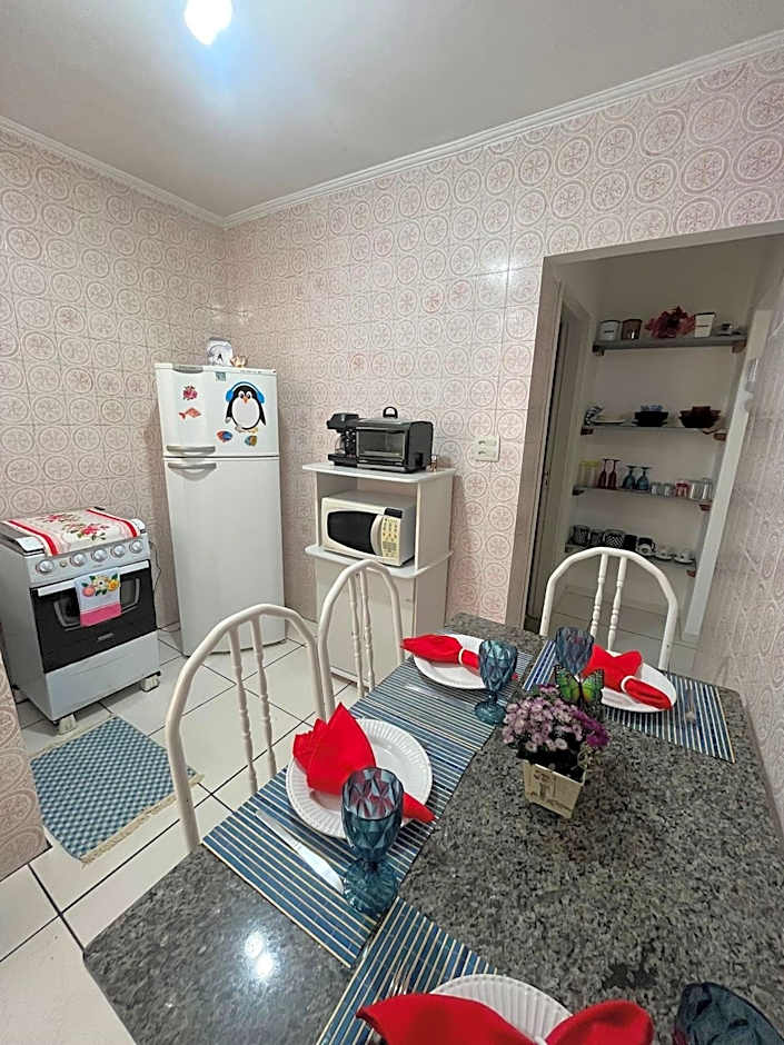 Pé na areia - 6 Hospedes Praia da Guilhermina- WI FI - Garagem- Quiosques e bares Supermercados ao lado