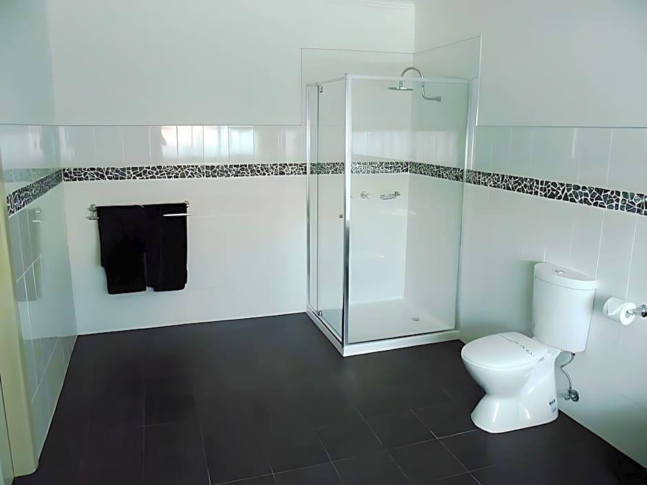 503 On Princes Drive Motel