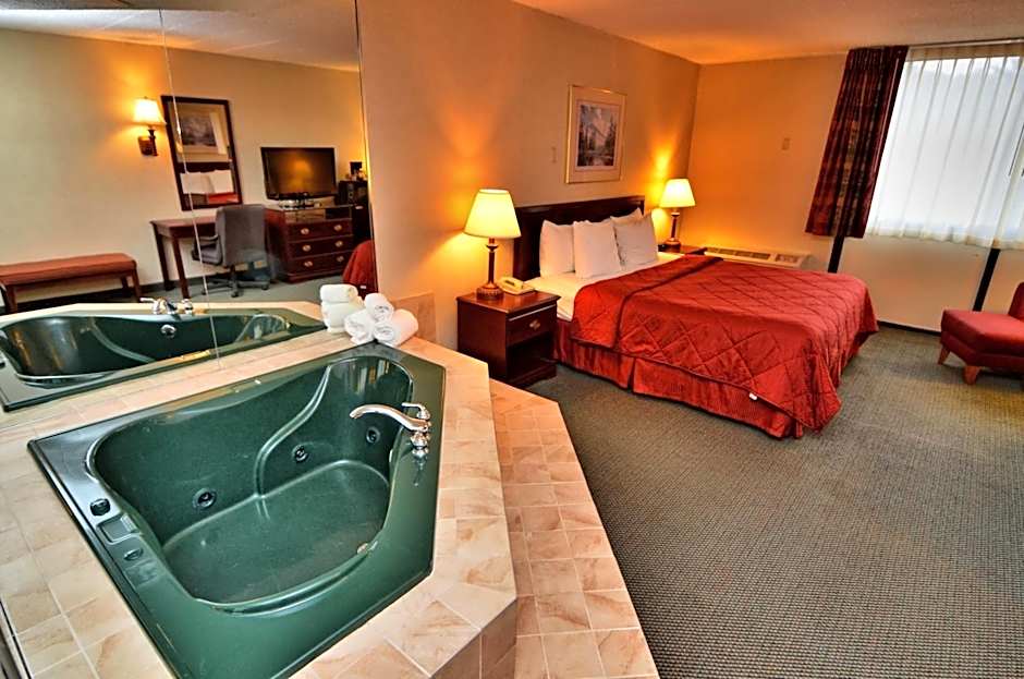 Photo 1 of 4 of 1 King Bed, Hot Tub