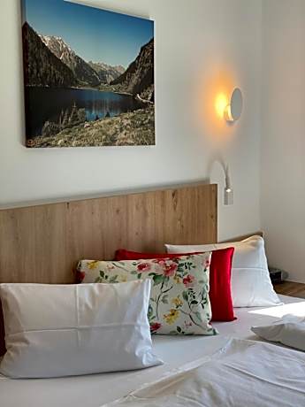 Apartment with Mountain View