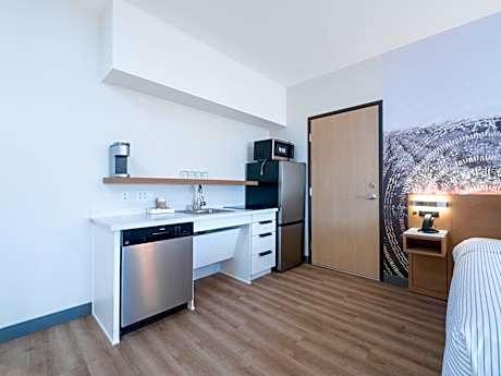 Superior King Suite - Non-Smoking