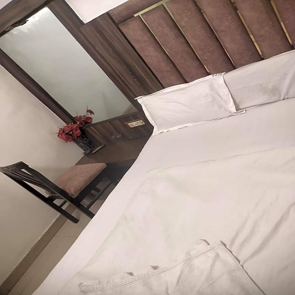 Hotel Shiv Palace – Delhi, NY