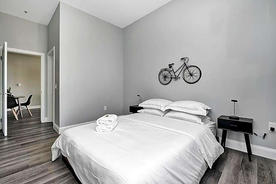 High-end condo downtown Kingston near RMC Queens