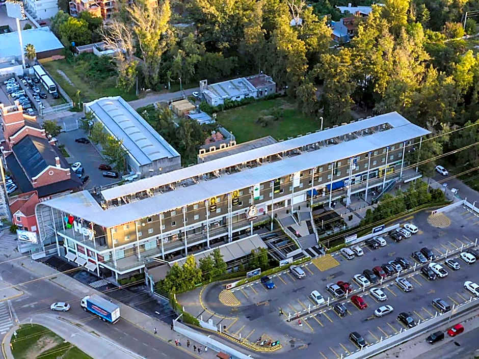 Hotel Ibis Pilar