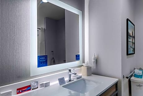 2 Queen Hearing Accessible Room