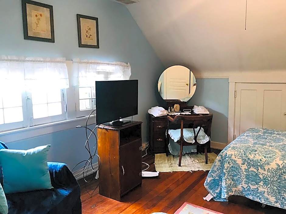 Six Acres Bed & Breakfast