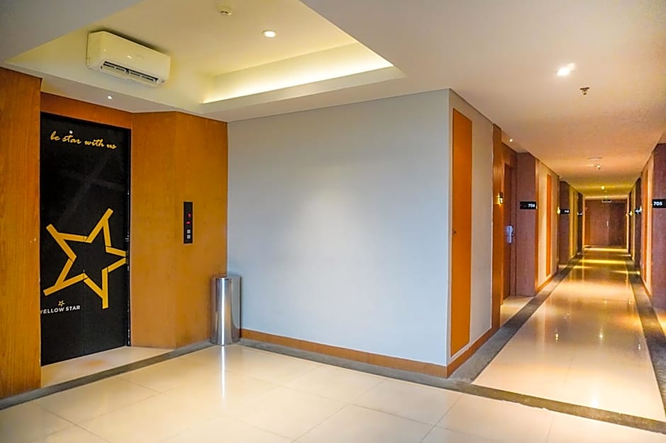 Yellow Star Ambarukmo Hotel