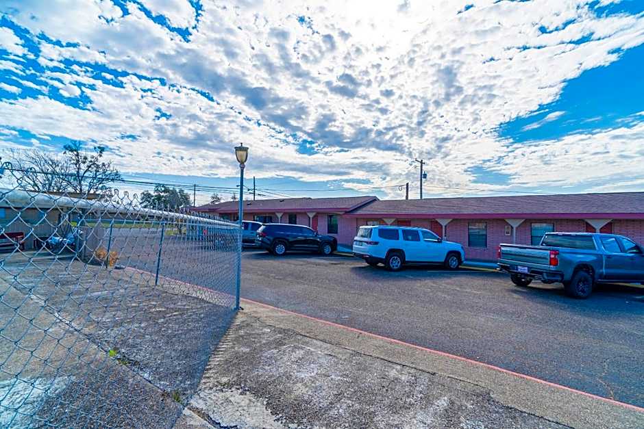 OYO Hotel Beeville -US 181