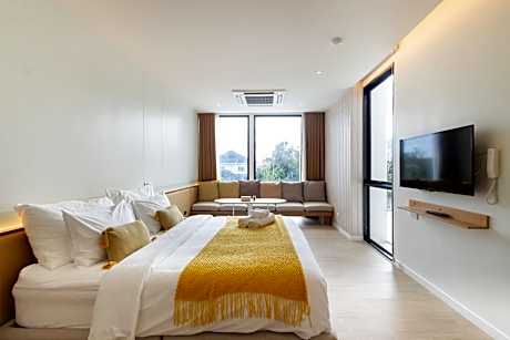 Junior Suite with Bathtub