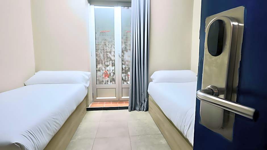 Ideal Youth Hostel