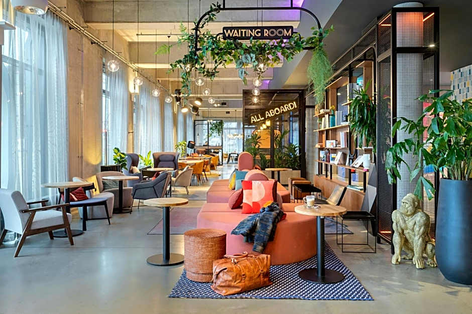 Moxy by Marriott Berlin Ostbahnhof