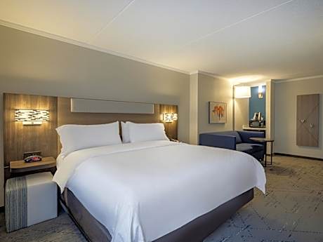 Deluxe King Room with Mobility Accessible Tub - Non-Smoking