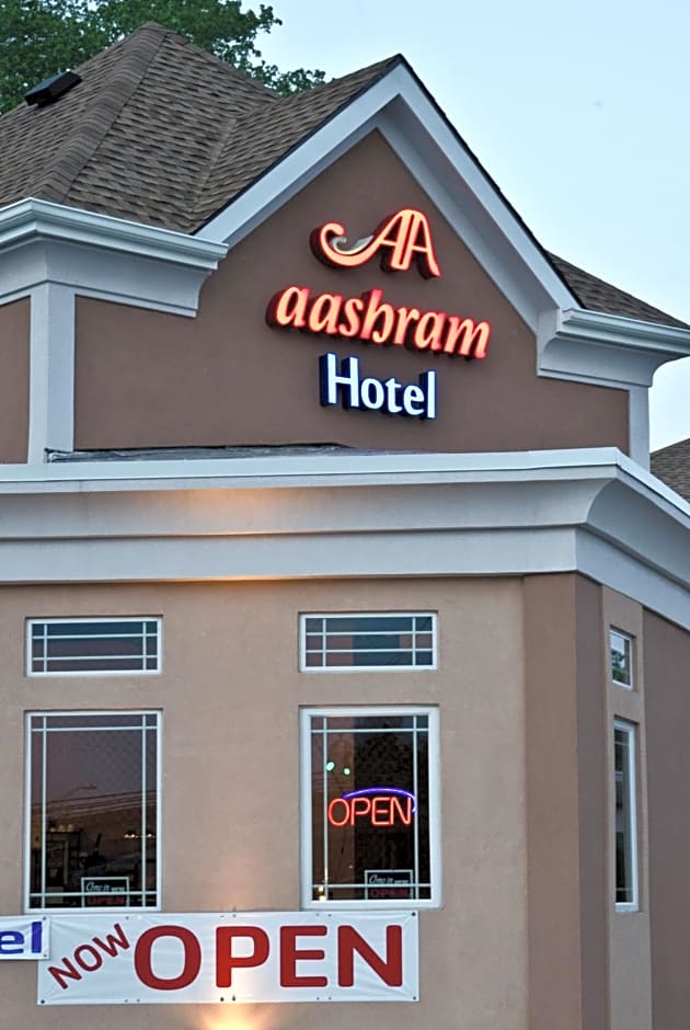 Aashram Hotel by Niagara River