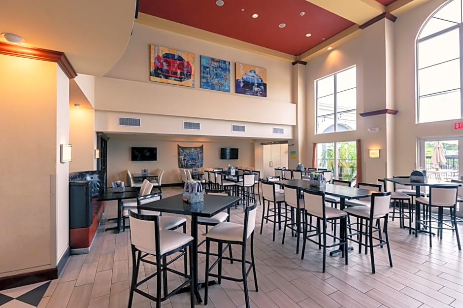 SEVEN Sebring Raceway Hotel